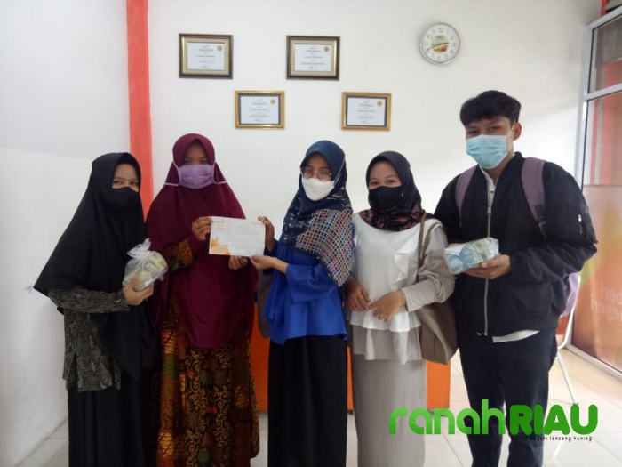 Himadiksi UMRI serahkan hasil penggalangan dana Solidaritas erupsi melalui Lazismu Pekanbaru